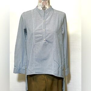 RO & DE Gray and‎ white micro striped tab collar top size XS.